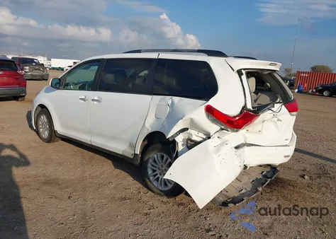 2011 Toyota Sienna Xle V6 Auto Access Seat z USA, uszkodzony, nr VIN 5TDYK3DC9BS109656